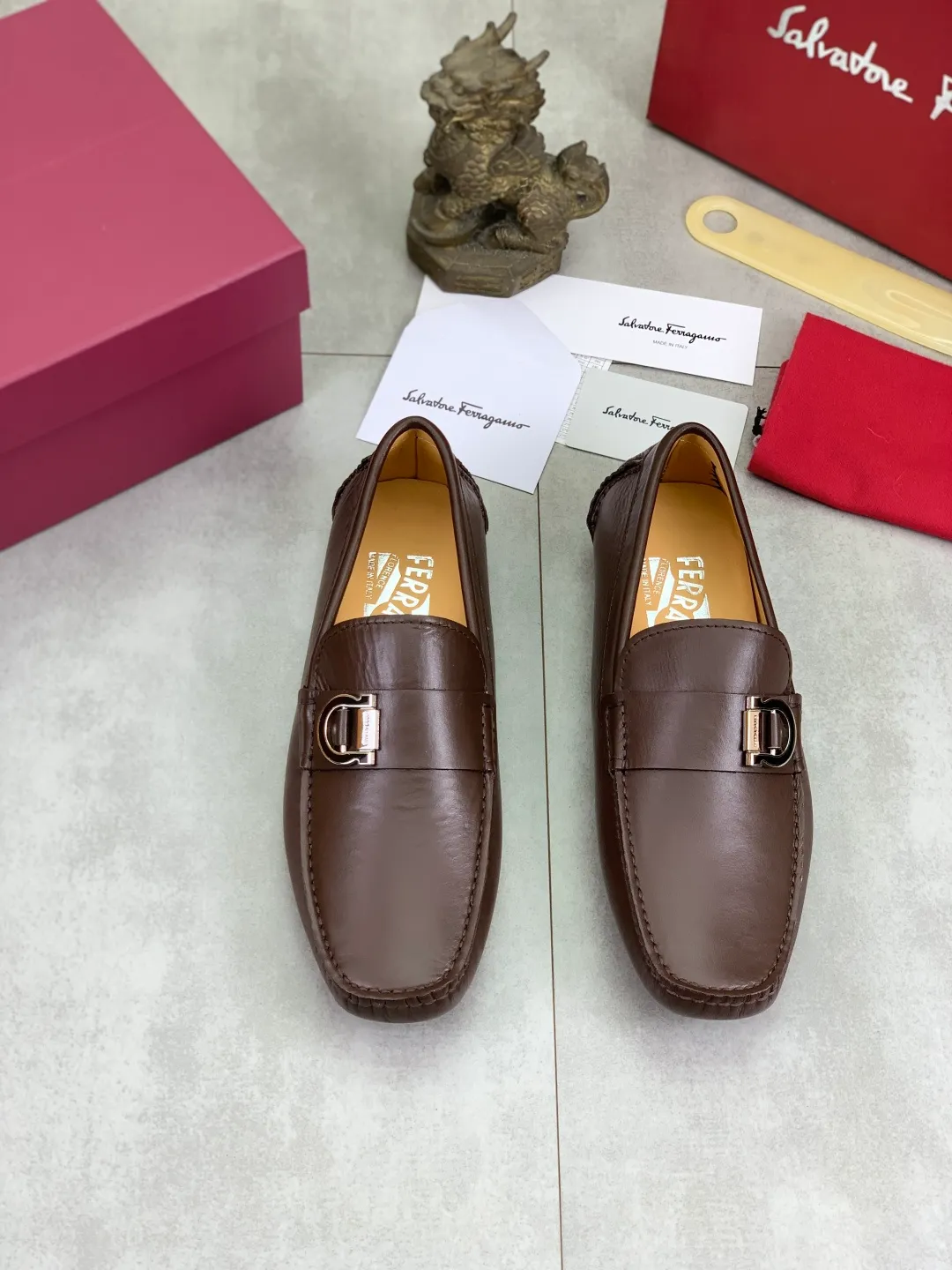 Men's shoes 💰P542 New model, high quality [Ferragamo/Ferragamo] Latest lazy slip-on shoes Original imported calfskin, imported cowhide lining + original luxury metal buckle + original combination outsole Comparison without pressure Code number: 38-45